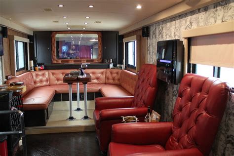 LP01199 Call Email WhatsApp 1. . Mobile cigar lounge for rent